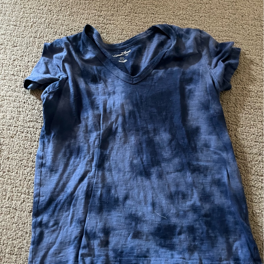 TARGET UNIVERSAL THREADS V-NECK SHIRT